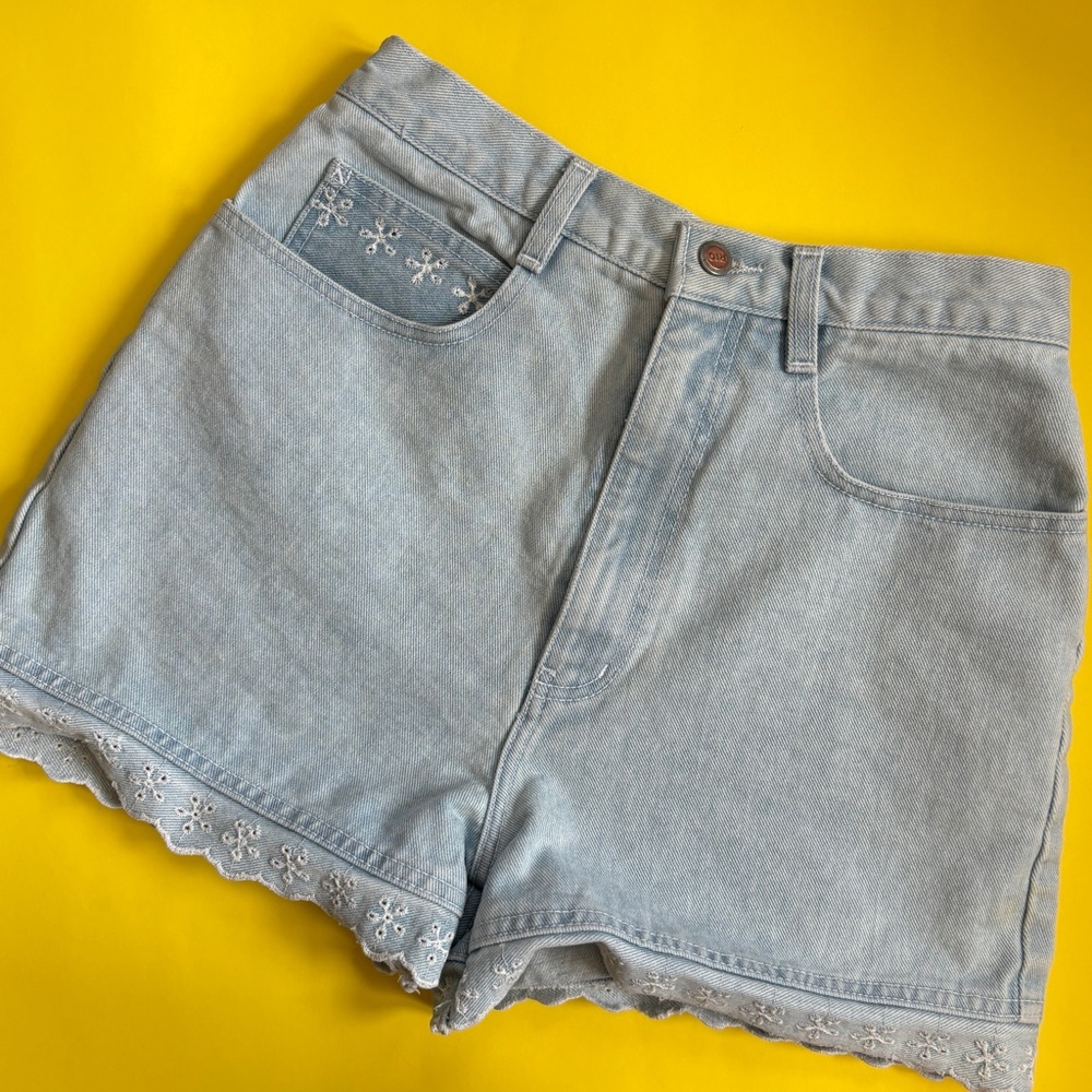 Vintage 80s Light Denim Embroidered Floral Scalloped Hem Jean Shorts